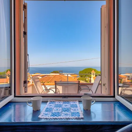 Con Vista Mare Appartement Chiessi